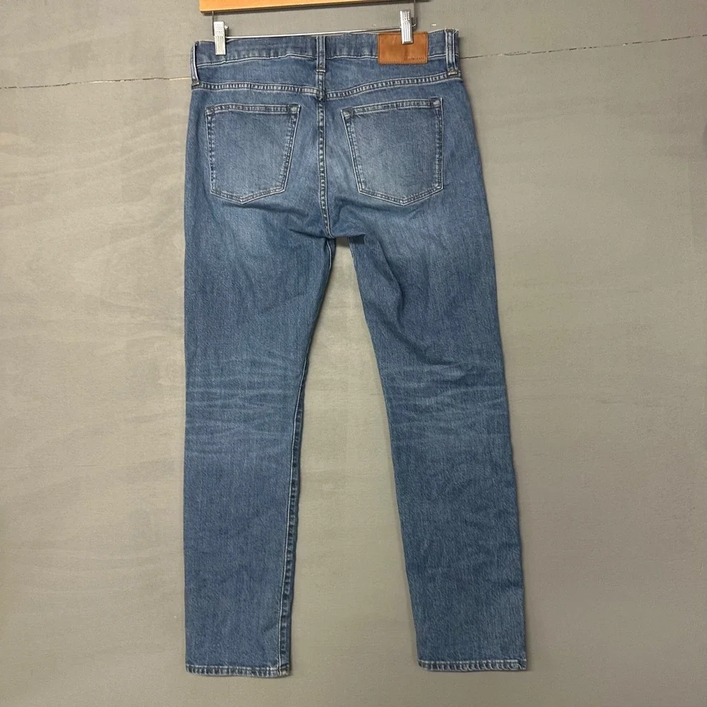 J Crew Jeans Mens 32x30 Straight Leg Blue Denim Distressed Medium‎ Wash
